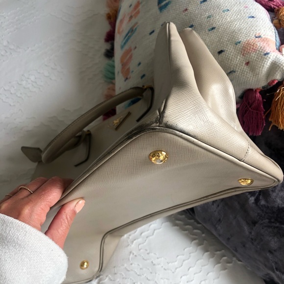 Prada Saffiano - Picture 5 of 8